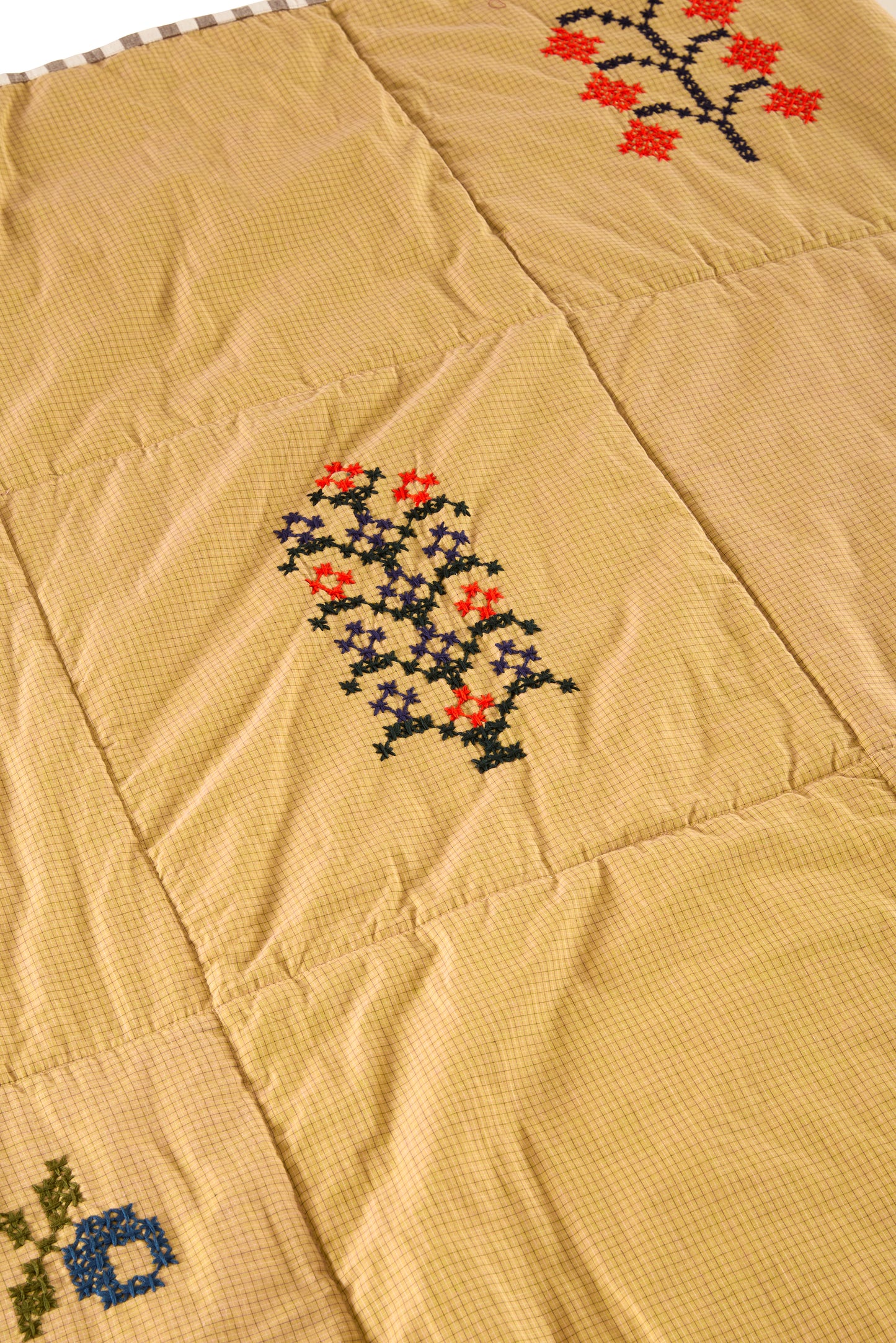 huerto mix embroidered blanket
