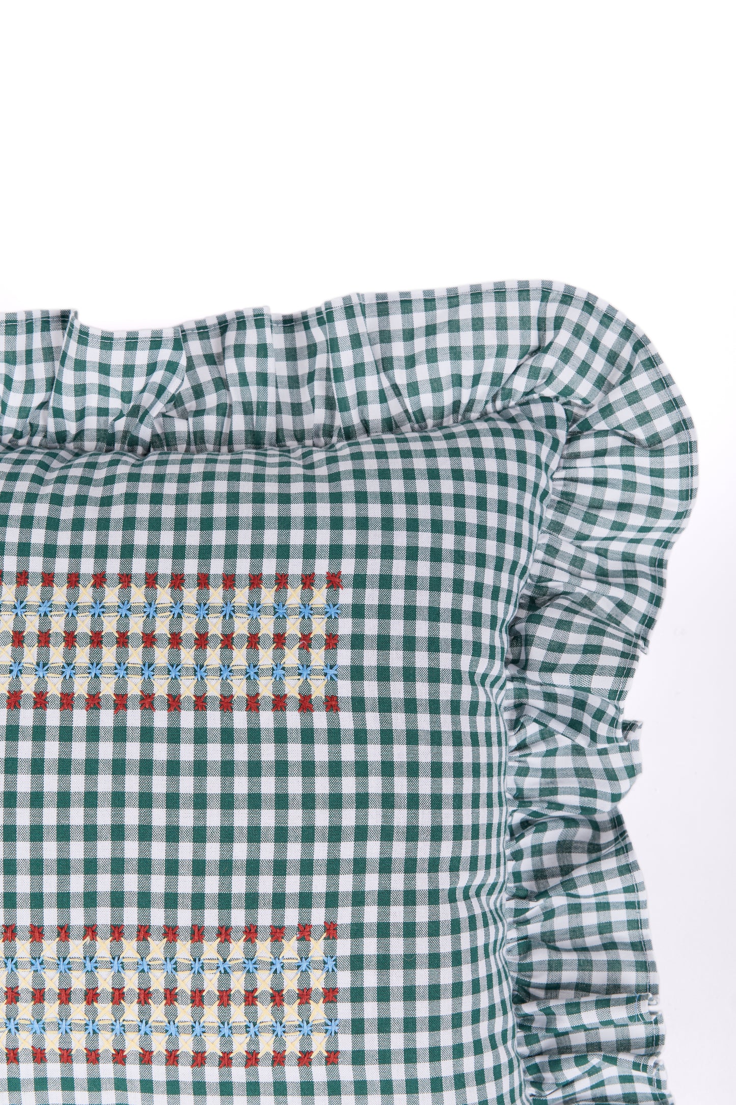 vuelitos green embroidered cushion