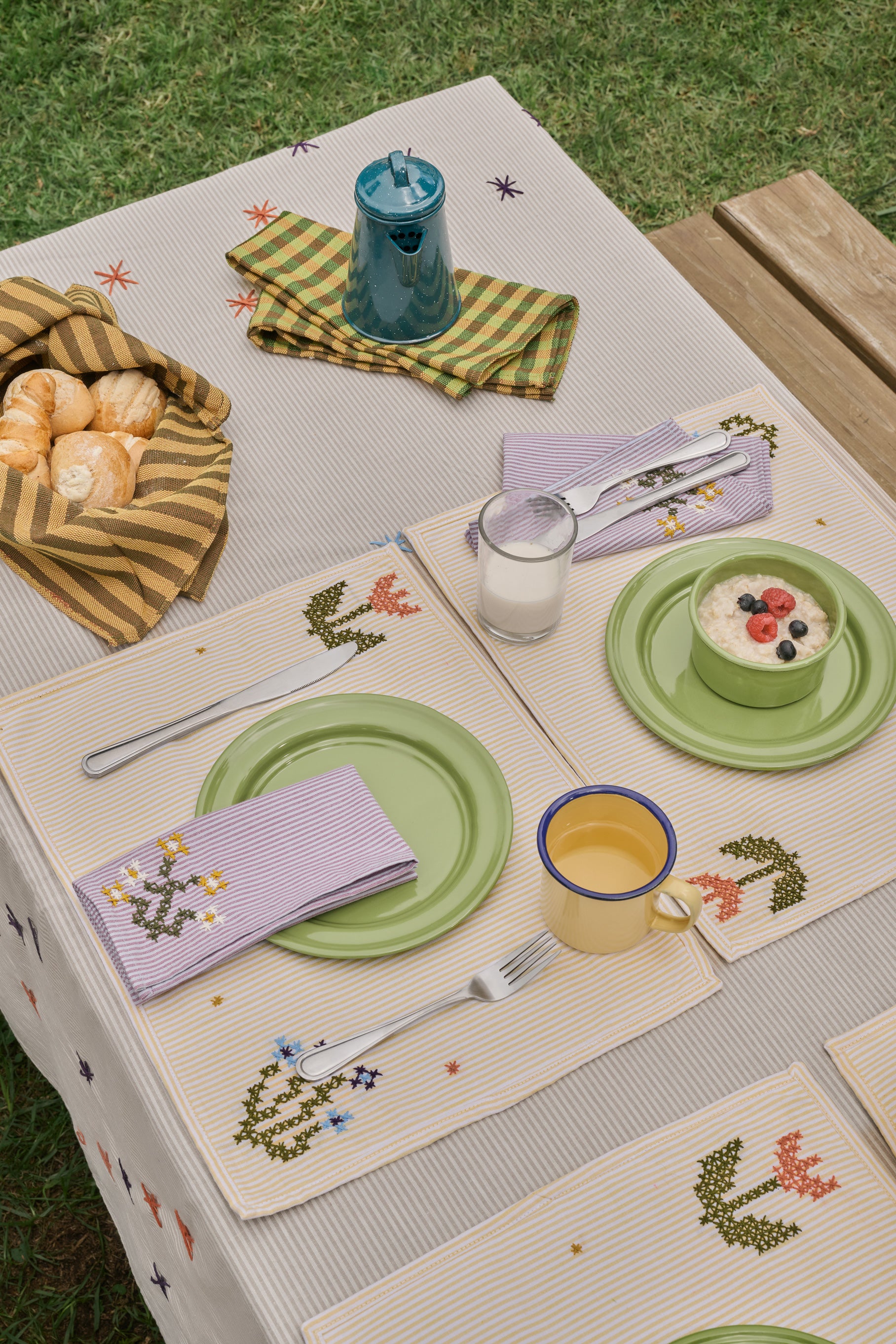 Campestre Embroidered Placemat Set (2 Set)