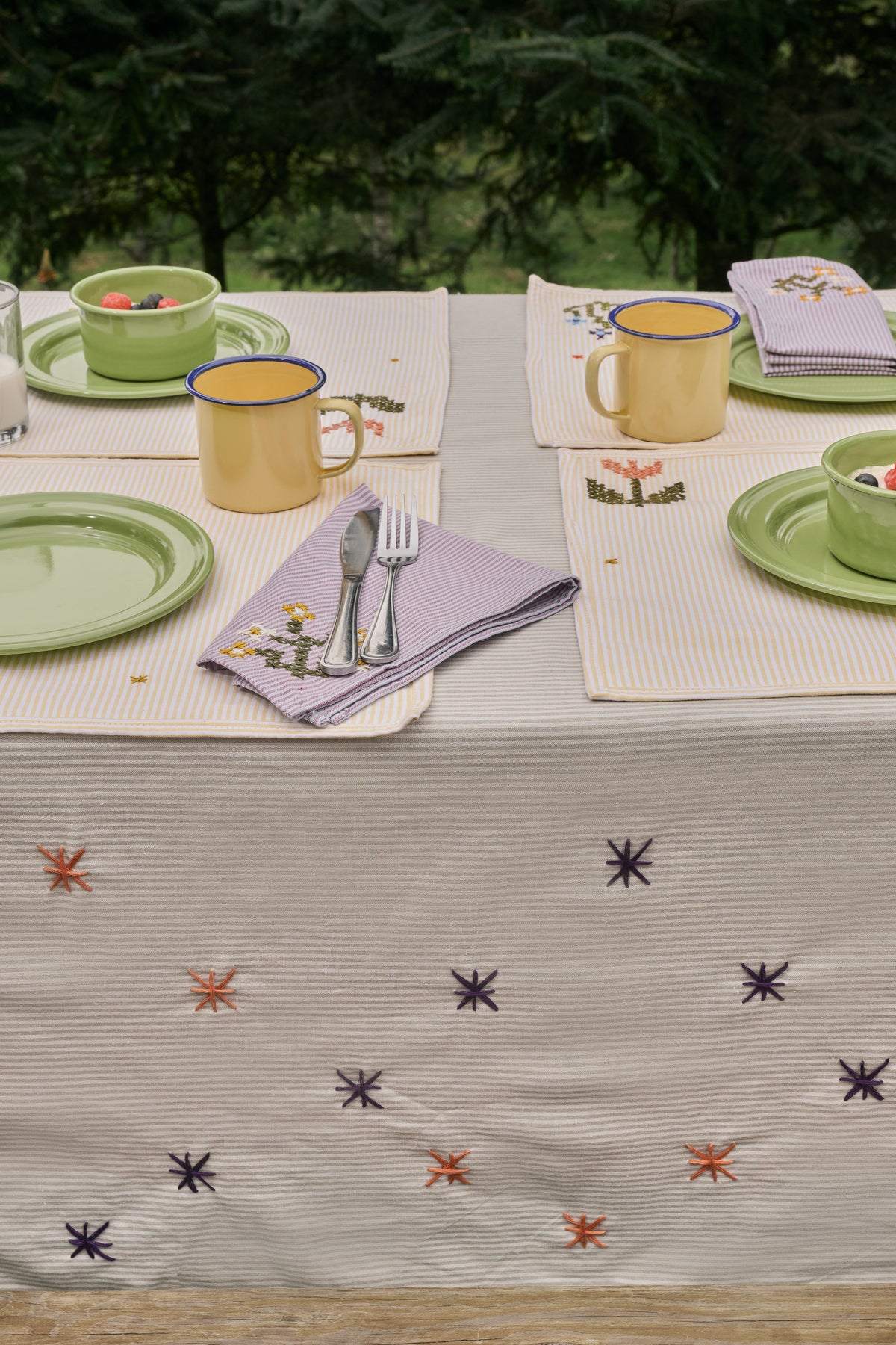 Campestre Embroidered Tablecloth