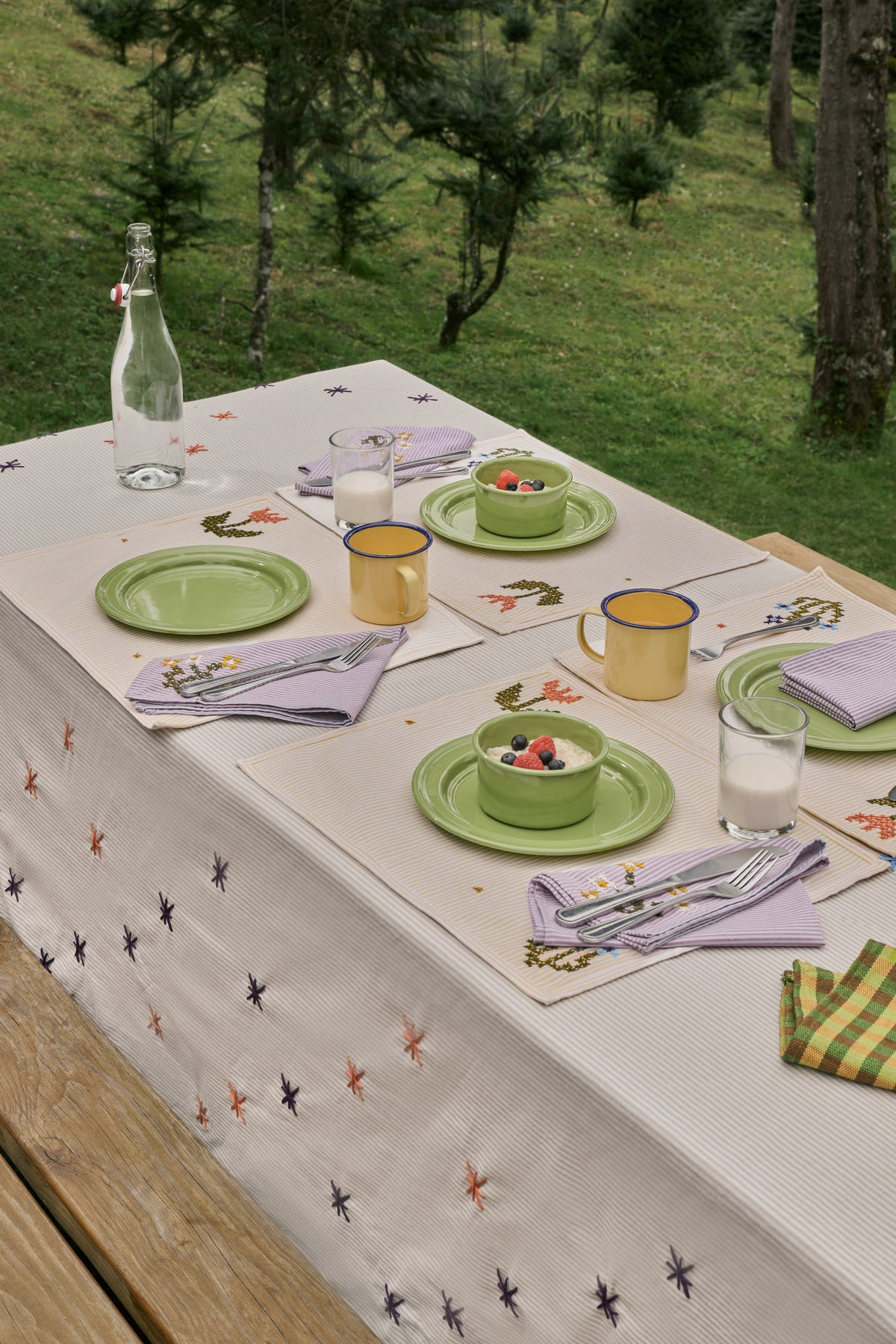 Campestre Embroidered Tablecloth