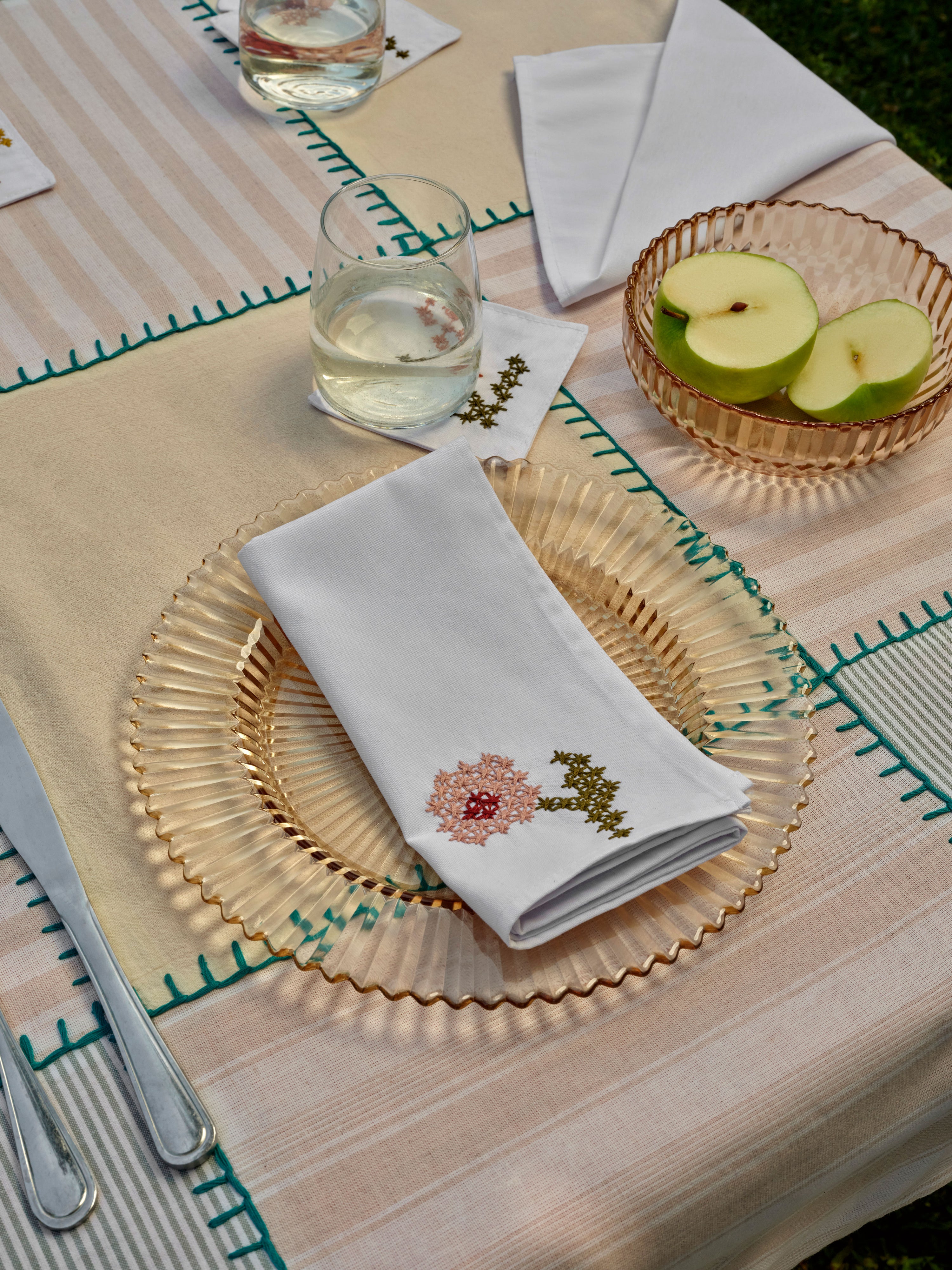 Florecita Embroidered Napkin Set (2 Set)