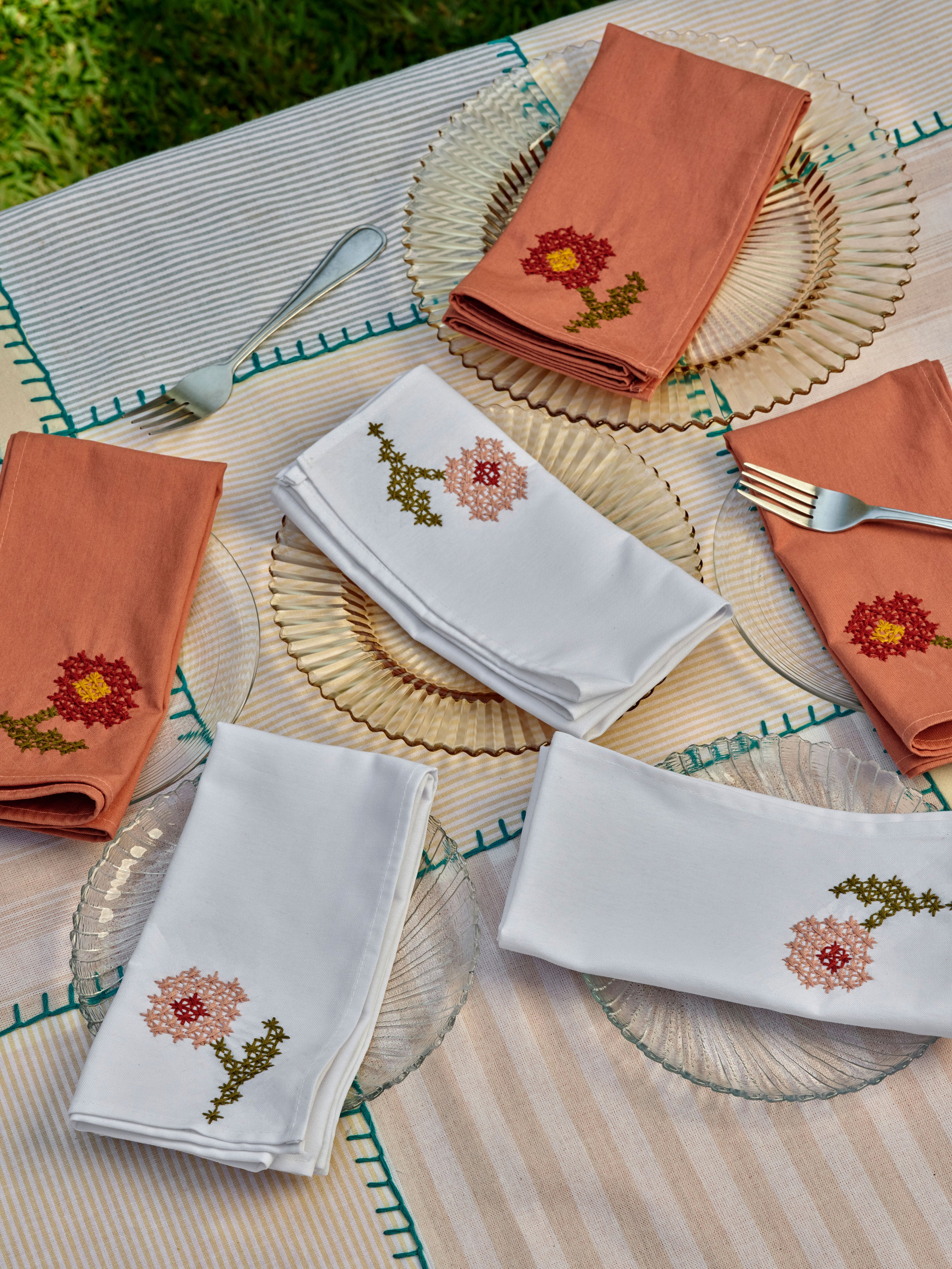 Florecita Embroidered Napkin Set (2 Set)